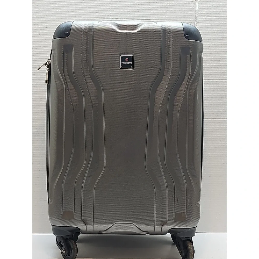 Tag Gateway 20'' Hard Case Spinner Suitcase Luggage Carry On.. USED